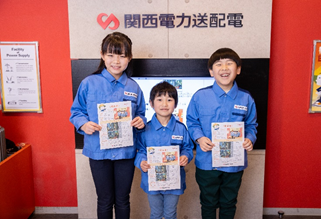 復旧完了!きちんと修理をすると見事、消えていた街灯が点きました。旧報告書とお給料を受け取り、仕事終了です。