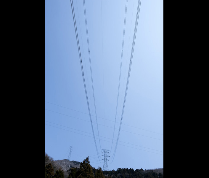大阪市内へ電気を送り届ける大容量送電線