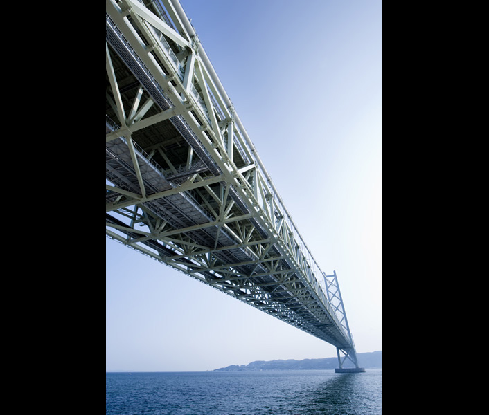 明石海峡大橋と安定供給を支える電力ケーブル