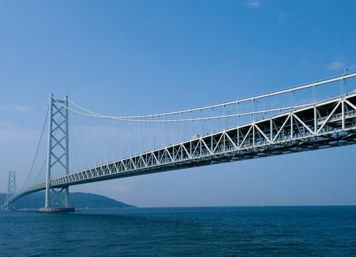 明石海峡大橋に併設する電力ケーブルが淡路島の安定供給を支えています
